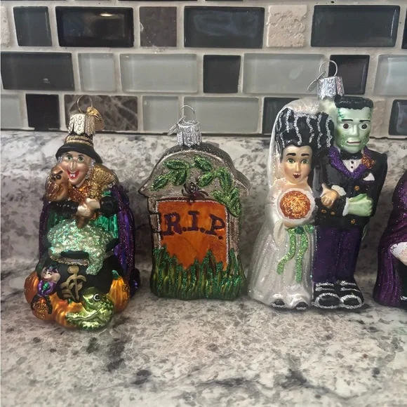 Lot of 30 Halloween ornaments. - Picture 6 of 16